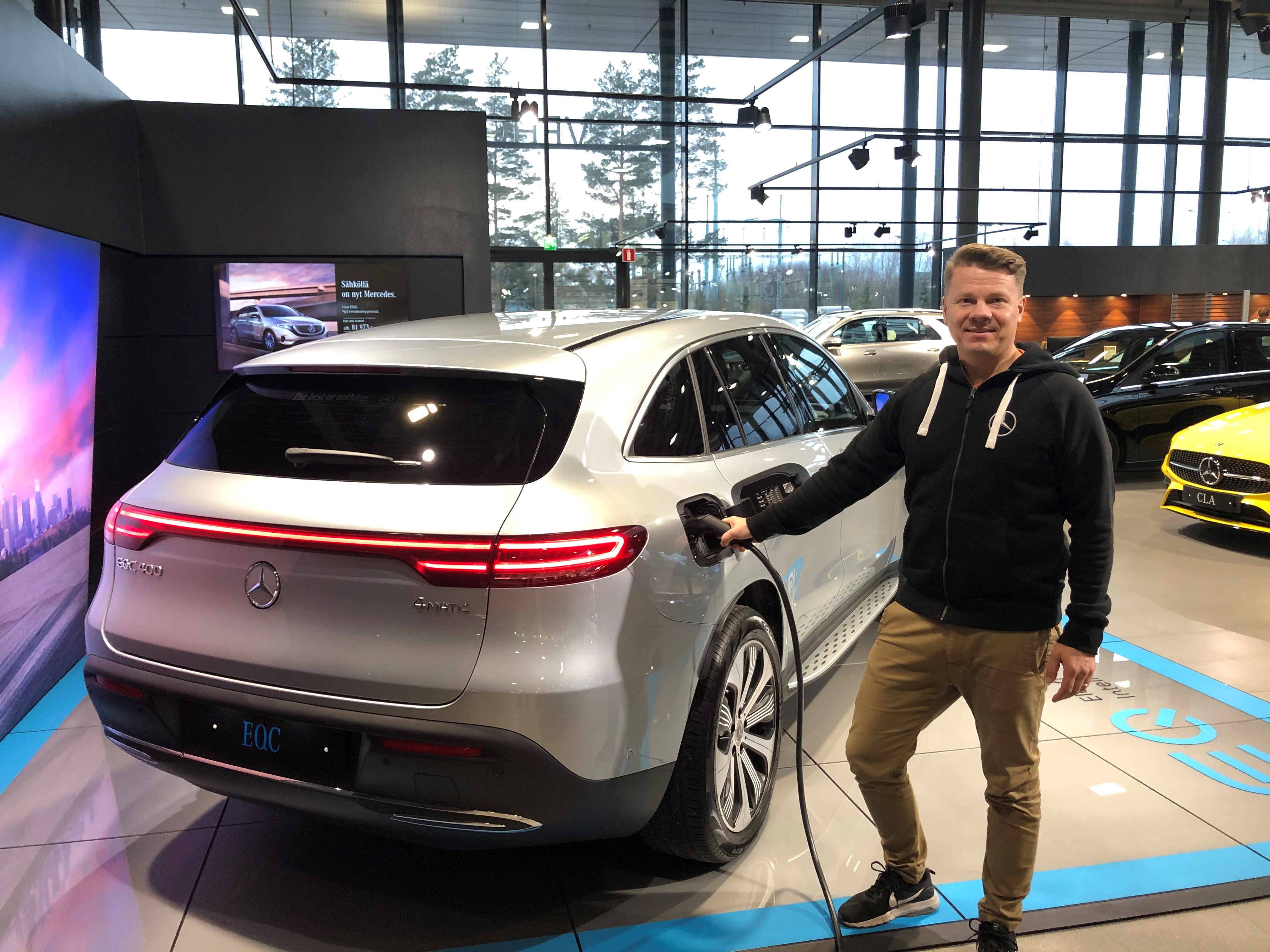 Vehon sähköautoista vastaava tuotepäällikkö Timo Lehto